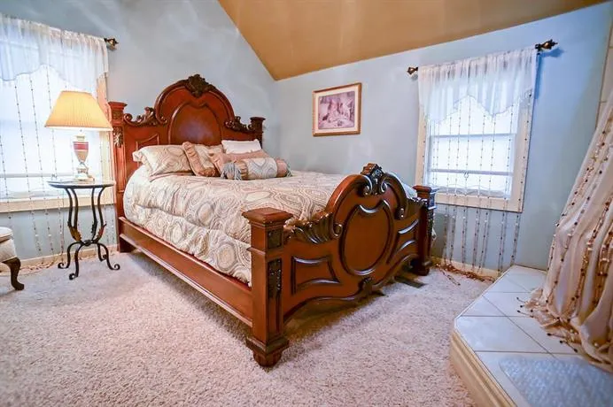 Lady on the Lake Bed & Breakfast - Image 1