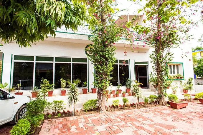Hotel Yuvraj Kothi Rao - Image 1