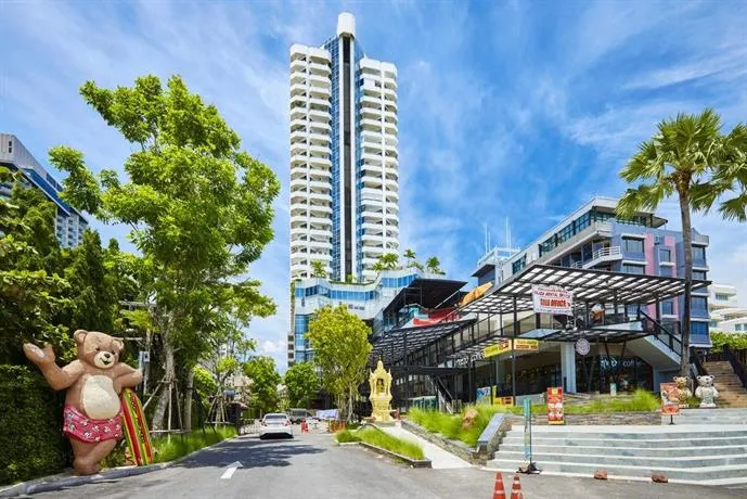 Markland Beachfront by Fantasea Beach - Image 1