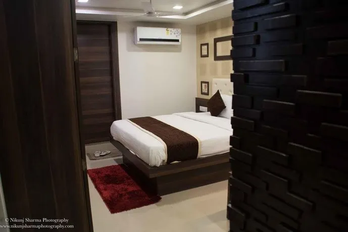 Hotel Gitanjali Inn - Image 1