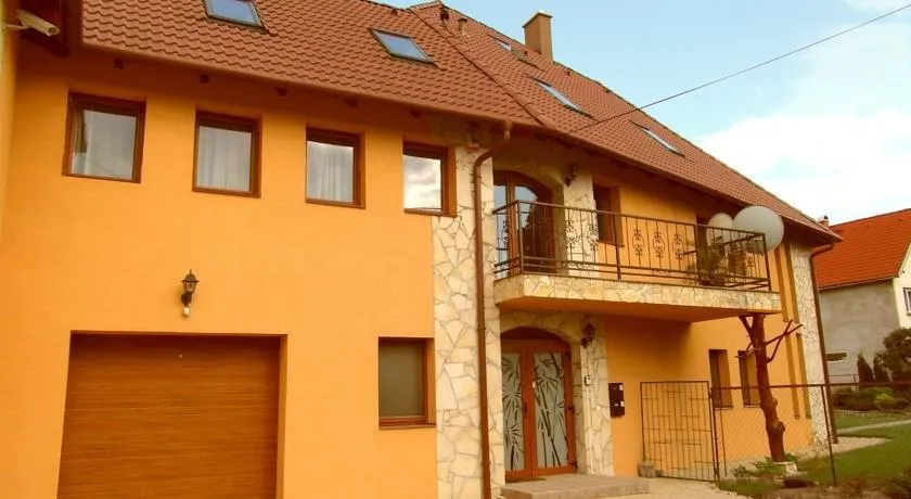 Nadins Guesthouse - Image 1