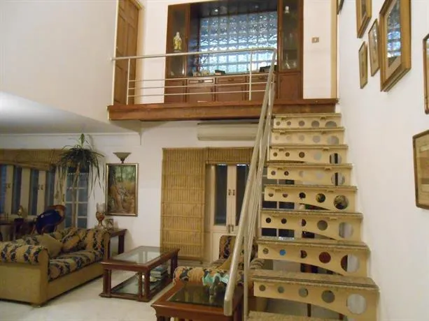 Trendy Bed & Breakfast - GK - Image 1