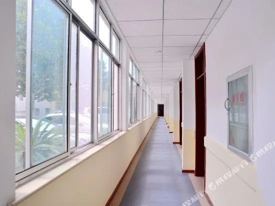 Dongdu Hotel - Image 1