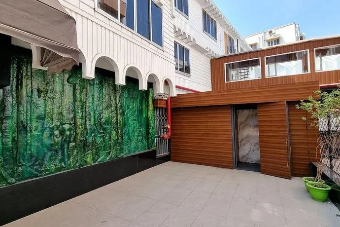 North Star Hotel - Image 1