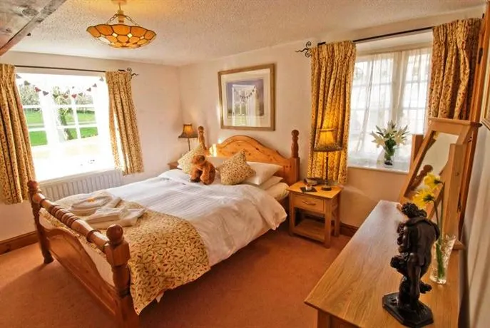 MILLBROOK COTTAGES - Image 1