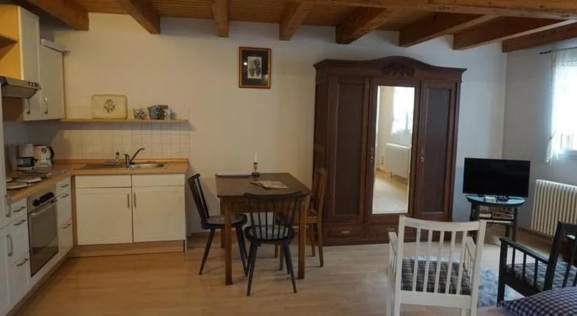 Miris Hus - Image 1
