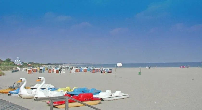 wenige Meter bis zum Strand - Image 1