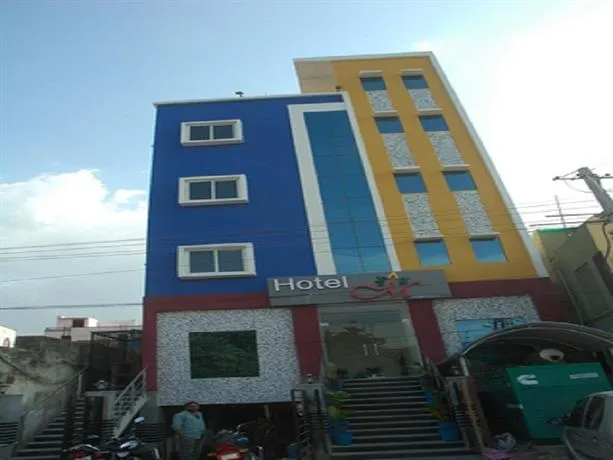 M HOTEL BENZ CIRCLE - Image 1