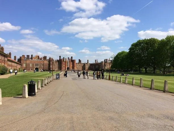 Hampton Court - Riverside View - Image 1
