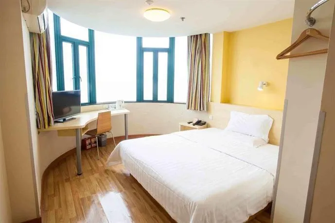 7 Days Inn Shanghai Disneyland - Image 1