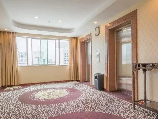 Phoenix Hotel - Image 1