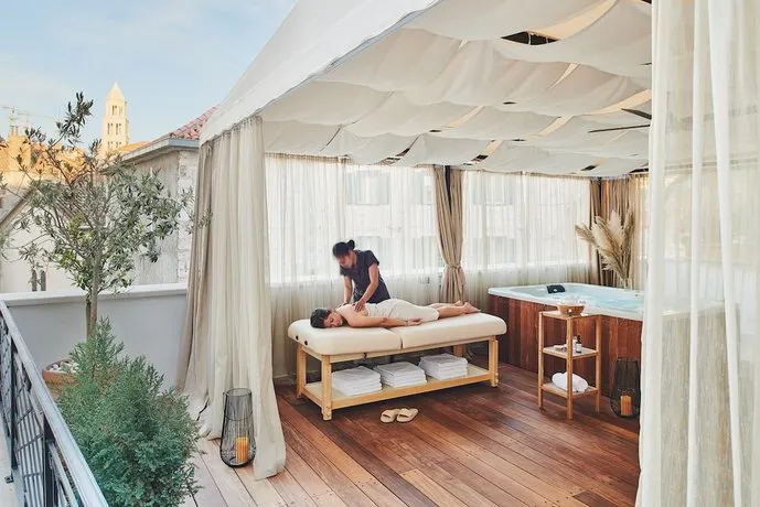 Splitska Perla City Centre Luxury Rooms - Image 1