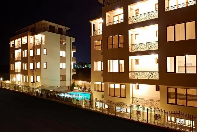Stanny Court ApartHotel - Image 1