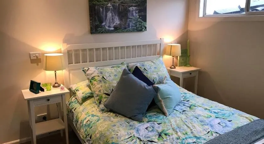 5 Star Room with own Bathroom - Singles, Couples, Families or Executives - Image 1