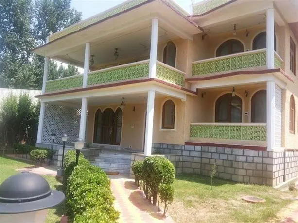 Lamzy Pari Mahal - Image 1