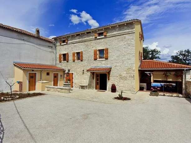 Villa Peresiji 81 - Image 1