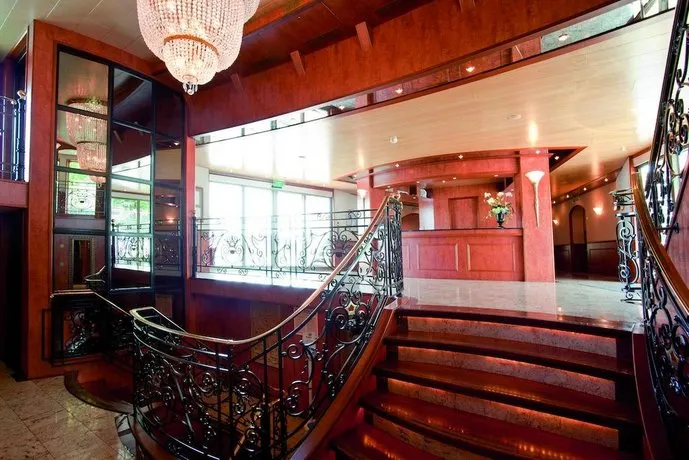 Crossgates Hotelship 4 Star Frankfurt - Image 1