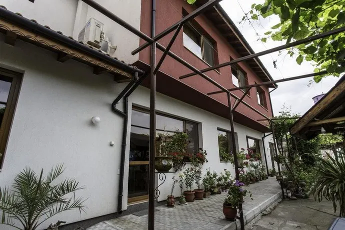Kladenetsa Guest House - Image 1