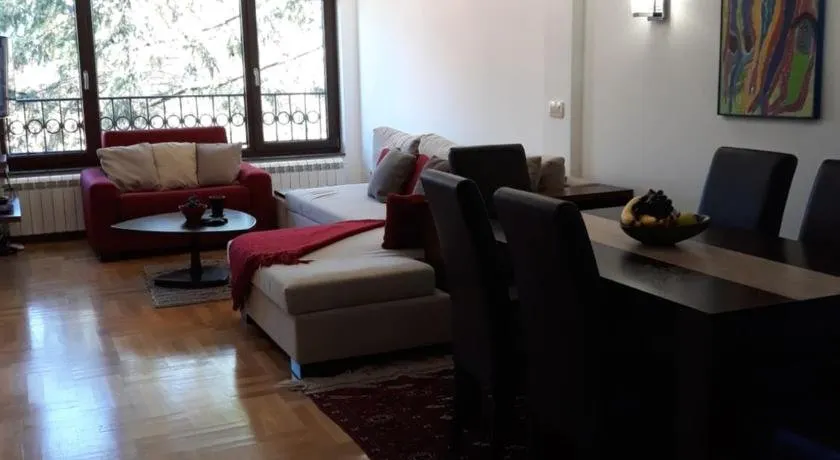 De La Falaise Apartment - Image 1