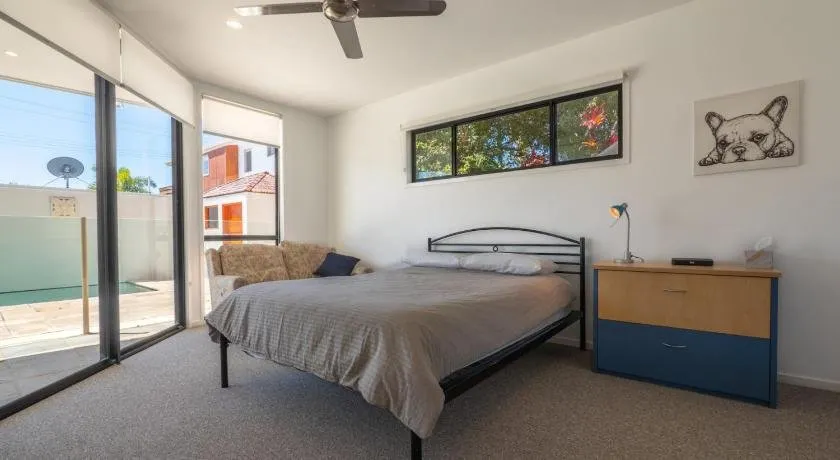 Campbell St, 11 Moffat Beach - Image 1