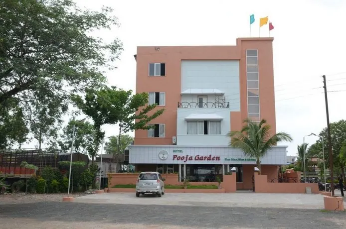 Hotel Pooja Garden - Image 1