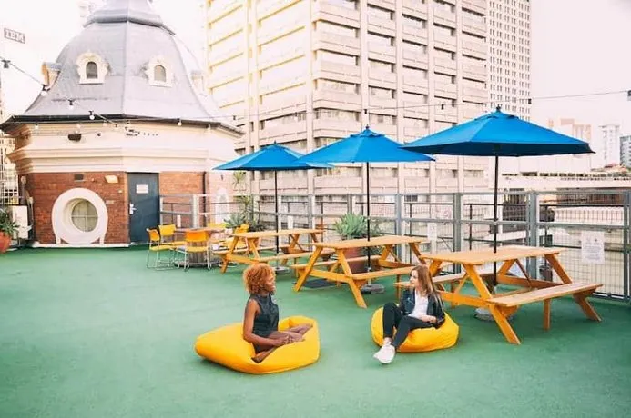 Nomads Brisbane Hostel - Image 1