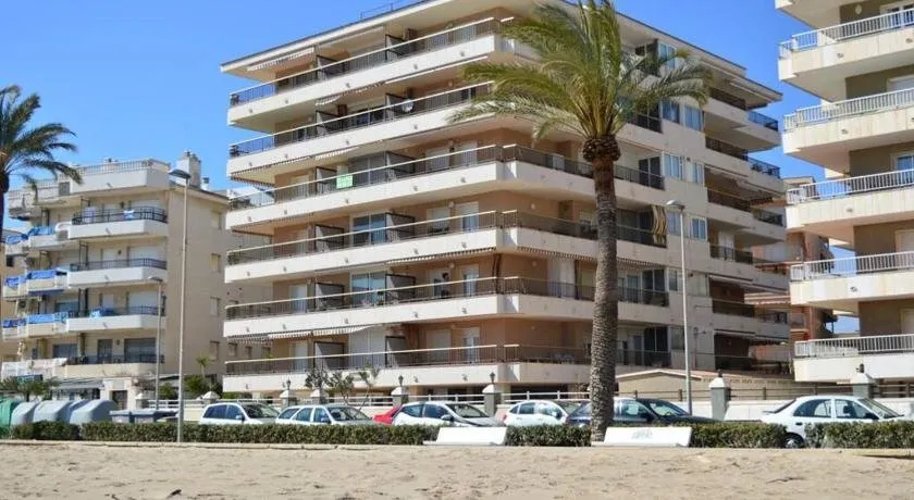 Seafront apt Amazing terrace 2 double & 2 single bed - Image 1