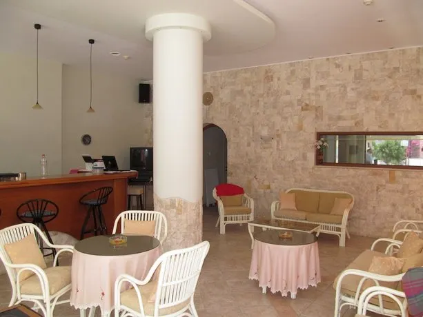 Arkadi Apartments - Image 1