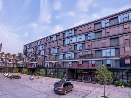 C-Slai Hotel - Image 1