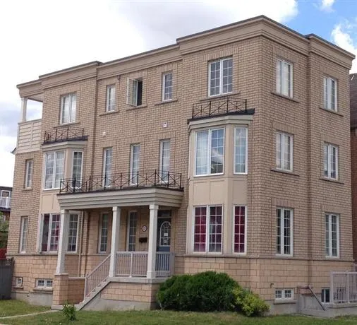 North York University Guest Home - Image 1