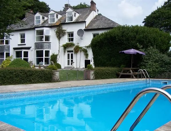 Lanarth Hotel and Caravan Park - Image 1
