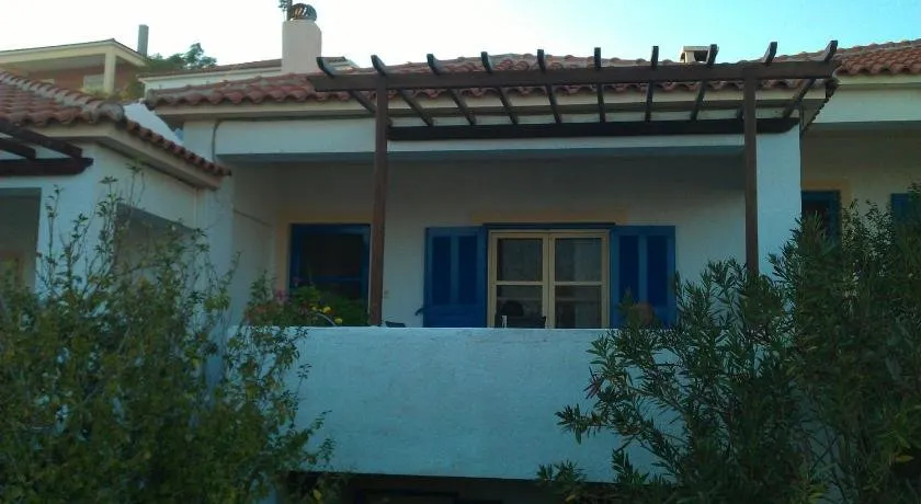 Sea Front House in Lesvos - Image 1