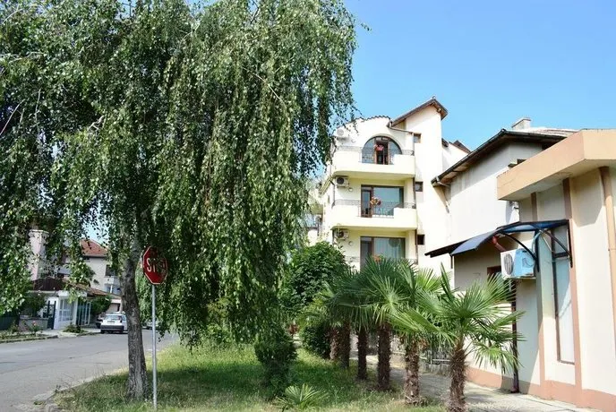 Sunny House Hotel - Image 1