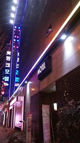 Pink Motel - Image 1