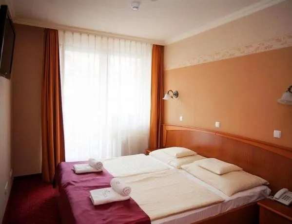 Flamingo Wellness - Image 1