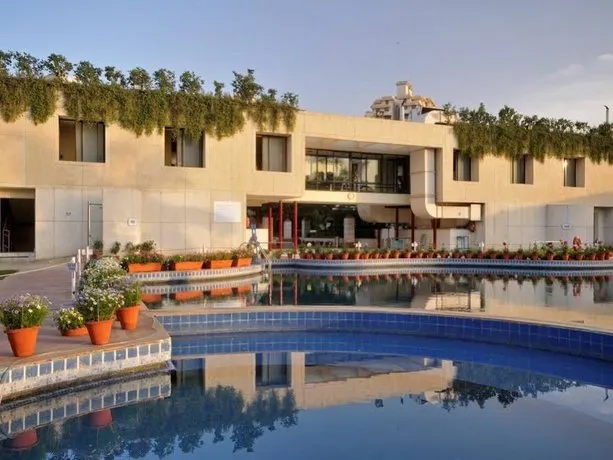 Club Patio - Image 1