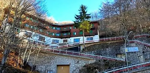 Grt Hotel & Spa - Image 1