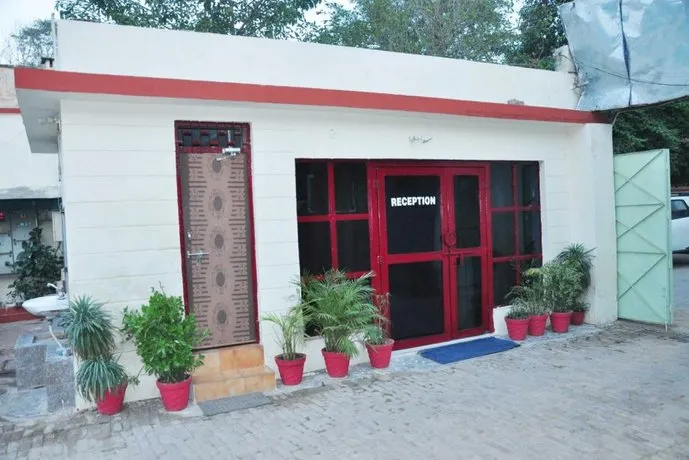 Hotel Tourist Bar & Restaurant - Image 1