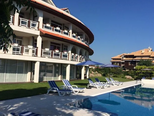 Apolonia Apartments - Image 1