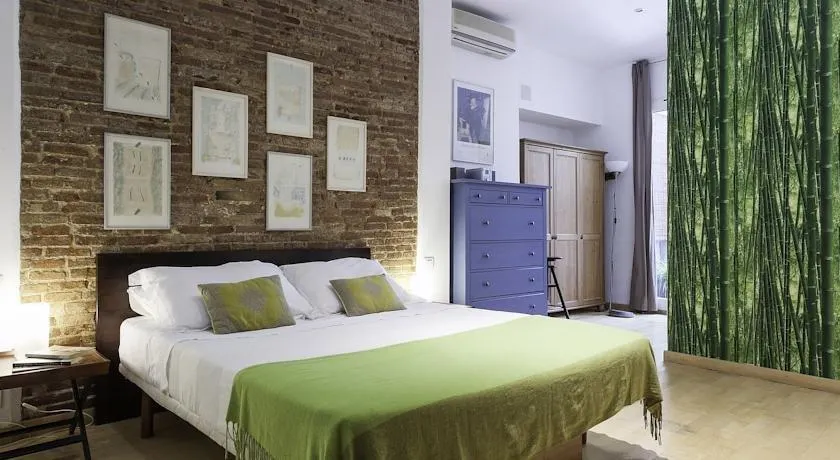 Home Around Gracia Apartments - Image 1