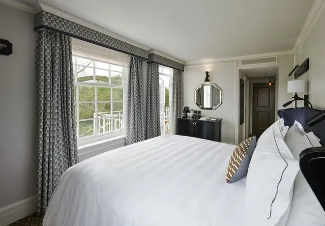 Monkey Island Hotel - Image 1