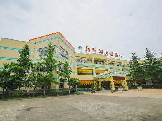 Sichuan Chaoyang Lake Hotel - Image 1