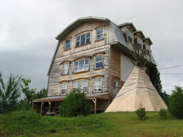 Auberge La Résidence / HI - La Tuque - Image 1