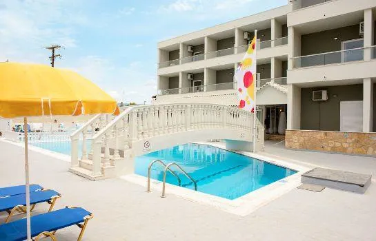 Mimosa Apartments With Pool - Image 1