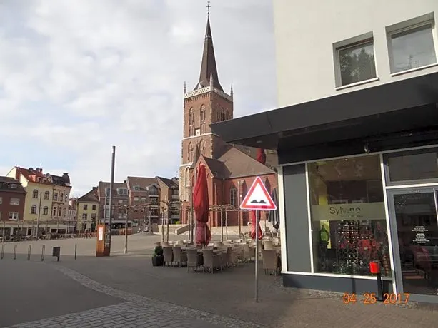 H4 Hotel am Markt - Image 1