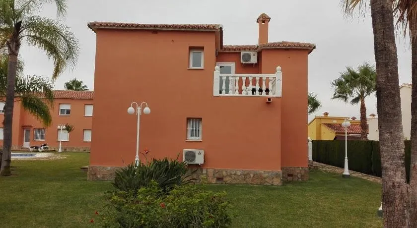 Apartamento entero 3 Habitaciones CLUB SEVILLA III - Image 1
