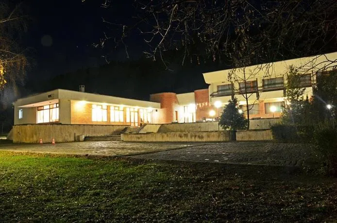 White Horse Complex - Image 1