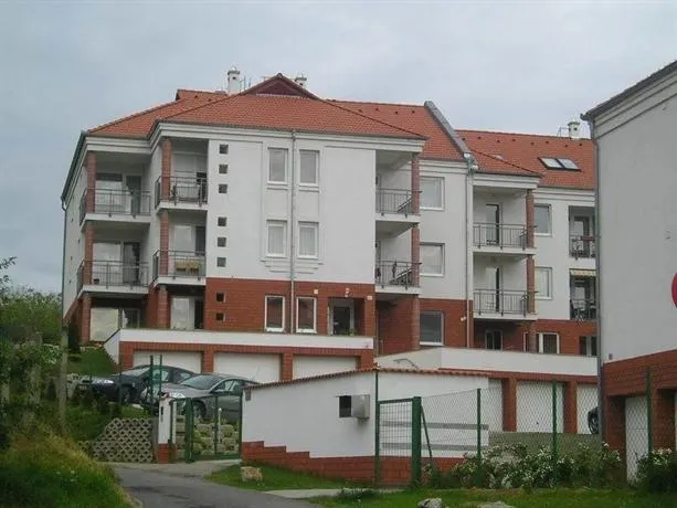 Pecsi szallas - Image 1