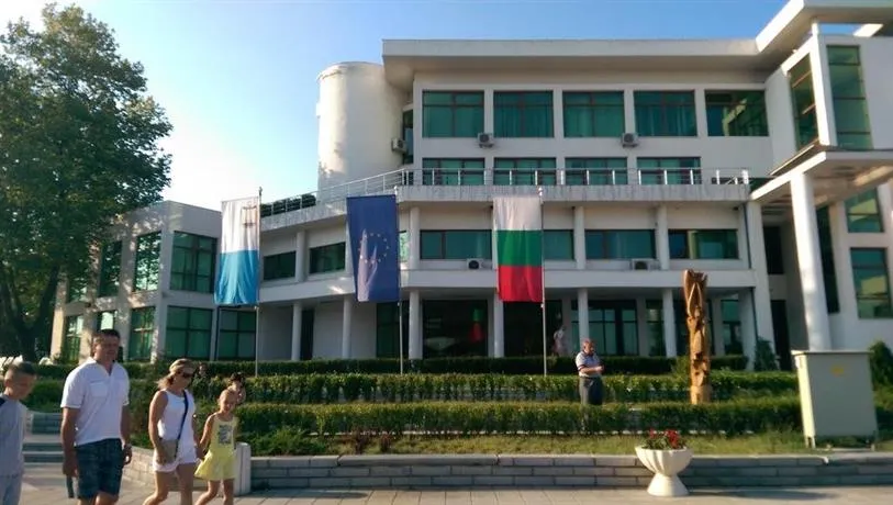 Stop Hotel - Image 1