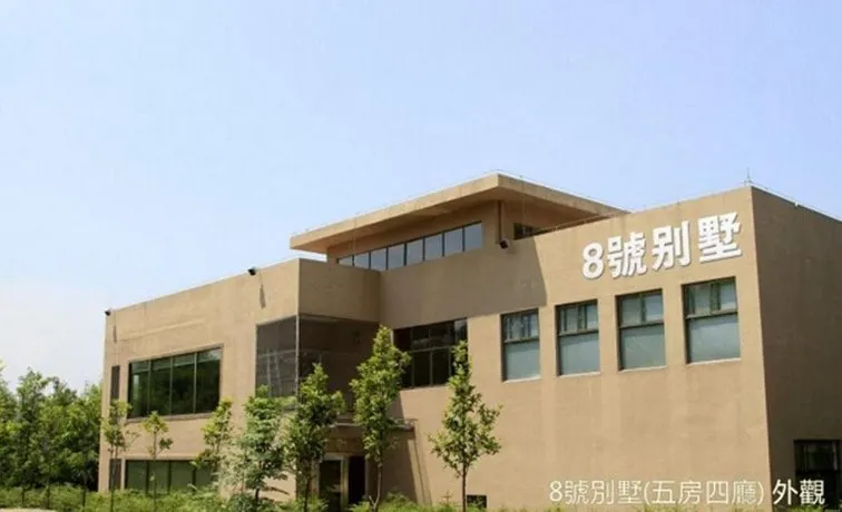 Dragon Mountain Hot Spring Hotel - Image 1